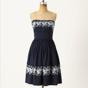 Chic Strapless Dress in Navy with White Detailing
